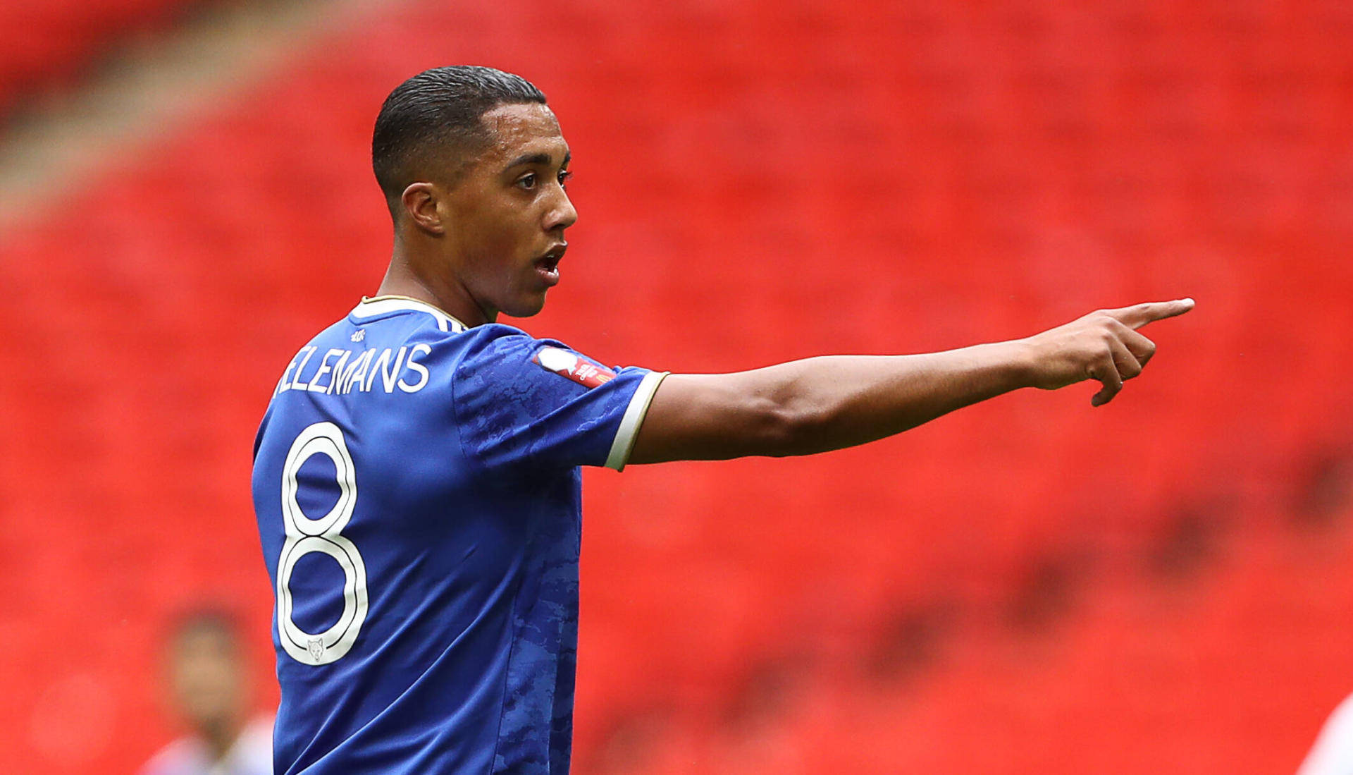 悦盈娱乐平台 -里昂训练开放日，集结日扳平良机引欢呼，英超在即，细节决定成败(滑溜溜的家庭对抗综艺)